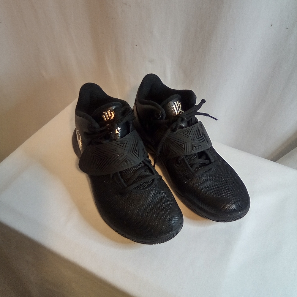 Nike Kyrie Flytrap 3 Black Metallic Gold Men's shoes size 8.5 BQ3060 008